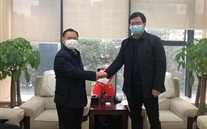 守望相助，共克时艰——大渡口区红十字会为AG8.COM集团送来捐赠证书